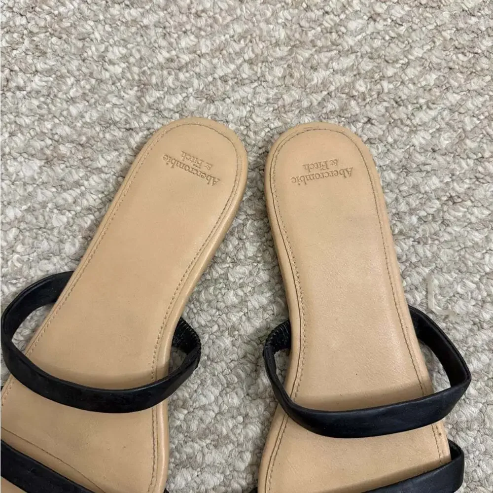Abercrombie and Fitch Slides sandals tan black size 9/10